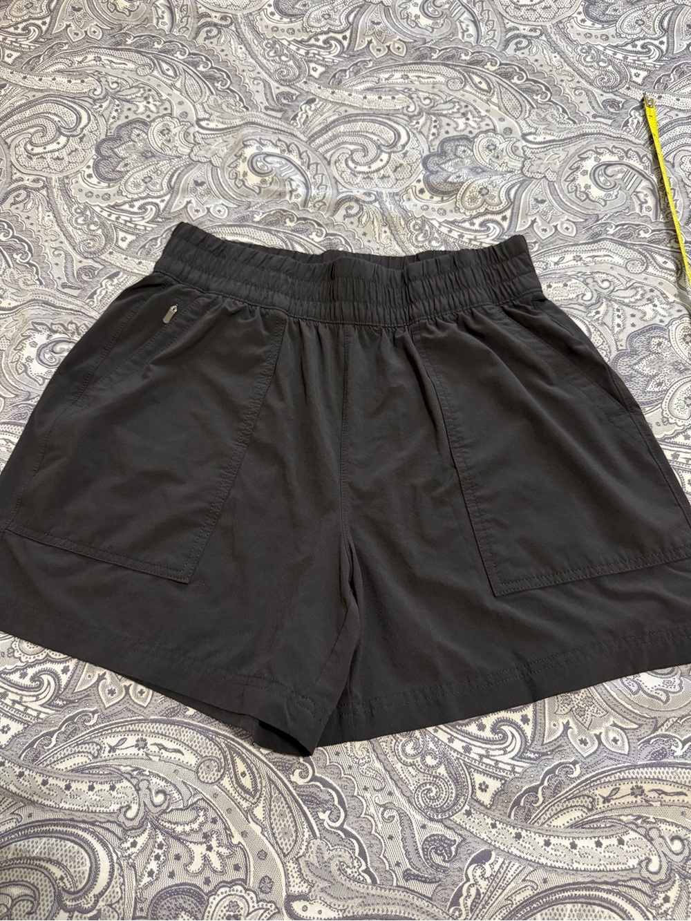 Athleta Women's Black Elastic-Waist Shorts 5 inch